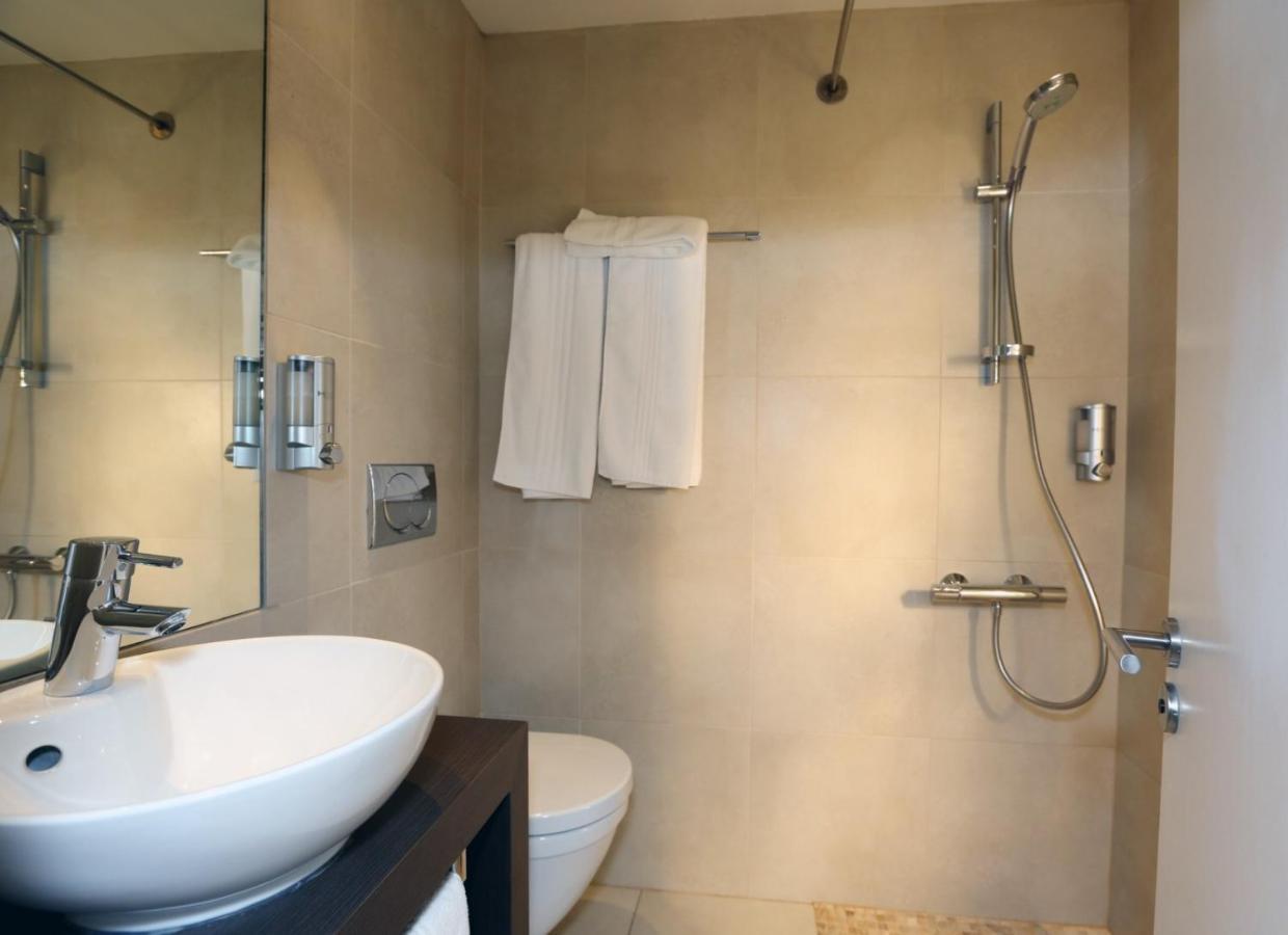 Hotel De La Plage - Hdlp บอร์มส์-เลส์-มิโมซาส์ ภายนอก รูปภาพ