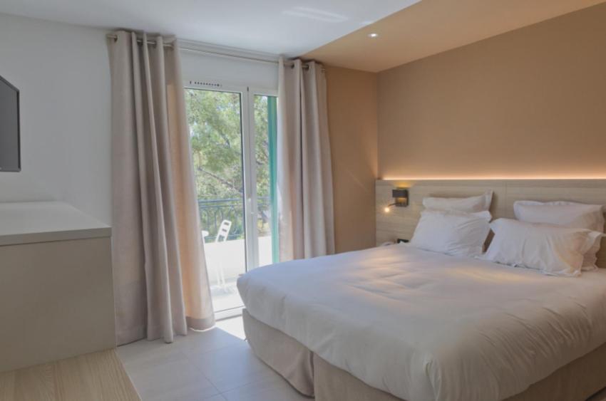 Hotel De La Plage - Hdlp บอร์มส์-เลส์-มิโมซาส์ ภายนอก รูปภาพ