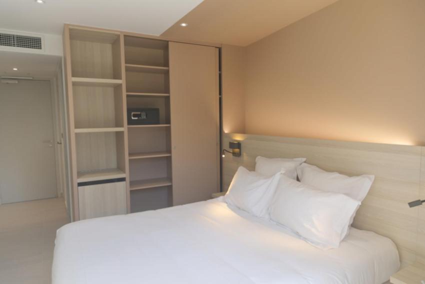 Hotel De La Plage - Hdlp บอร์มส์-เลส์-มิโมซาส์ ภายนอก รูปภาพ