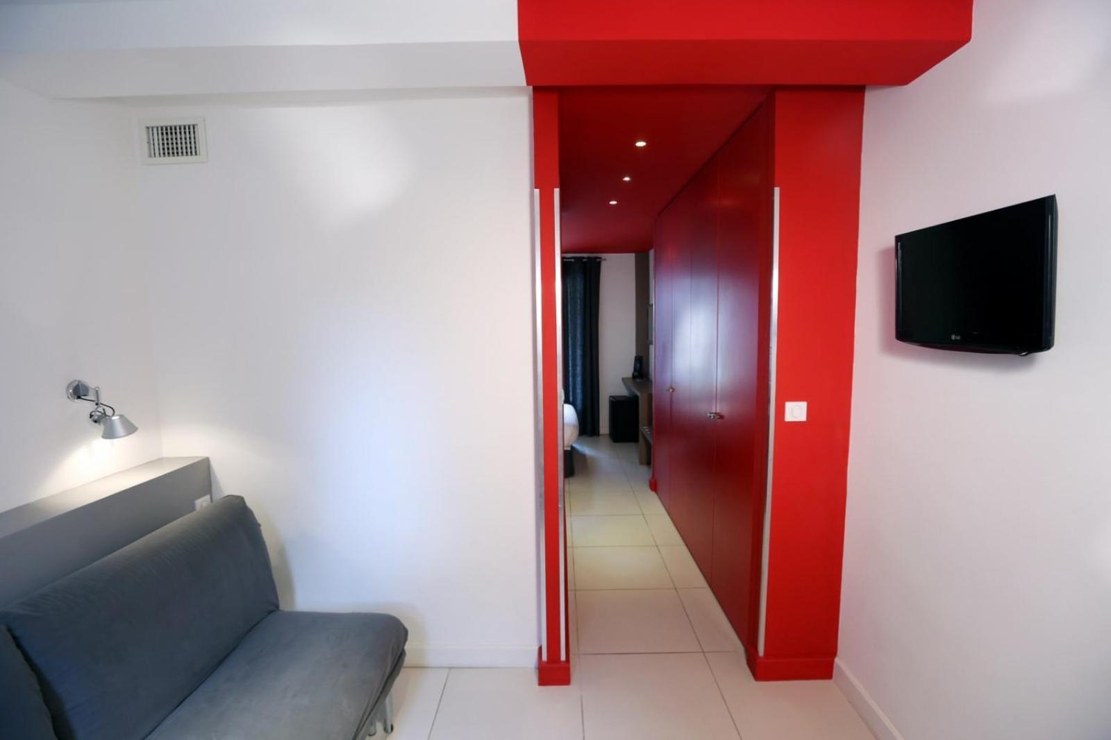 Hotel De La Plage - Hdlp บอร์มส์-เลส์-มิโมซาส์ ภายนอก รูปภาพ