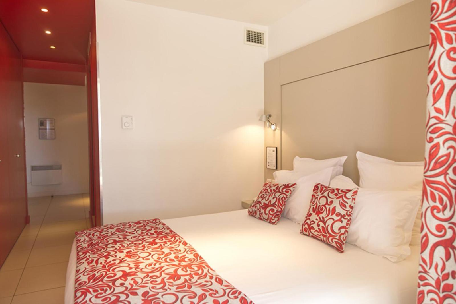Hotel De La Plage - Hdlp บอร์มส์-เลส์-มิโมซาส์ ภายนอก รูปภาพ